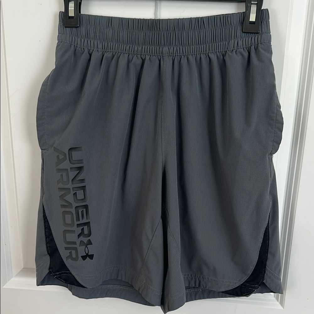 Under Armour Men’s Gray Athletic Shorts Lightweight Comfort